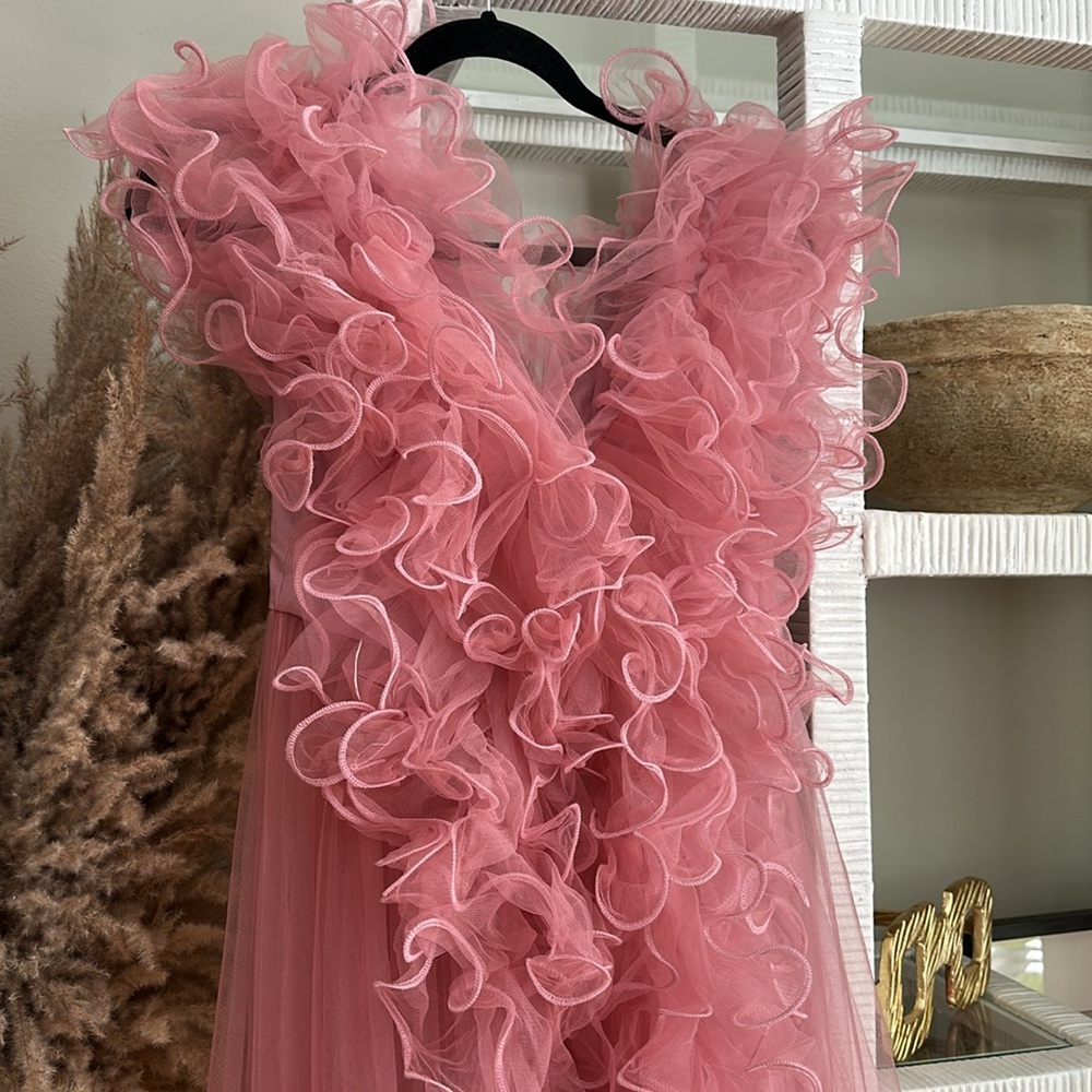 Elegant Pink Ruffled Gown - Picture 5 of 10